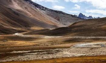 人跡罕至是什么意思(成語人跡罕至的意思)