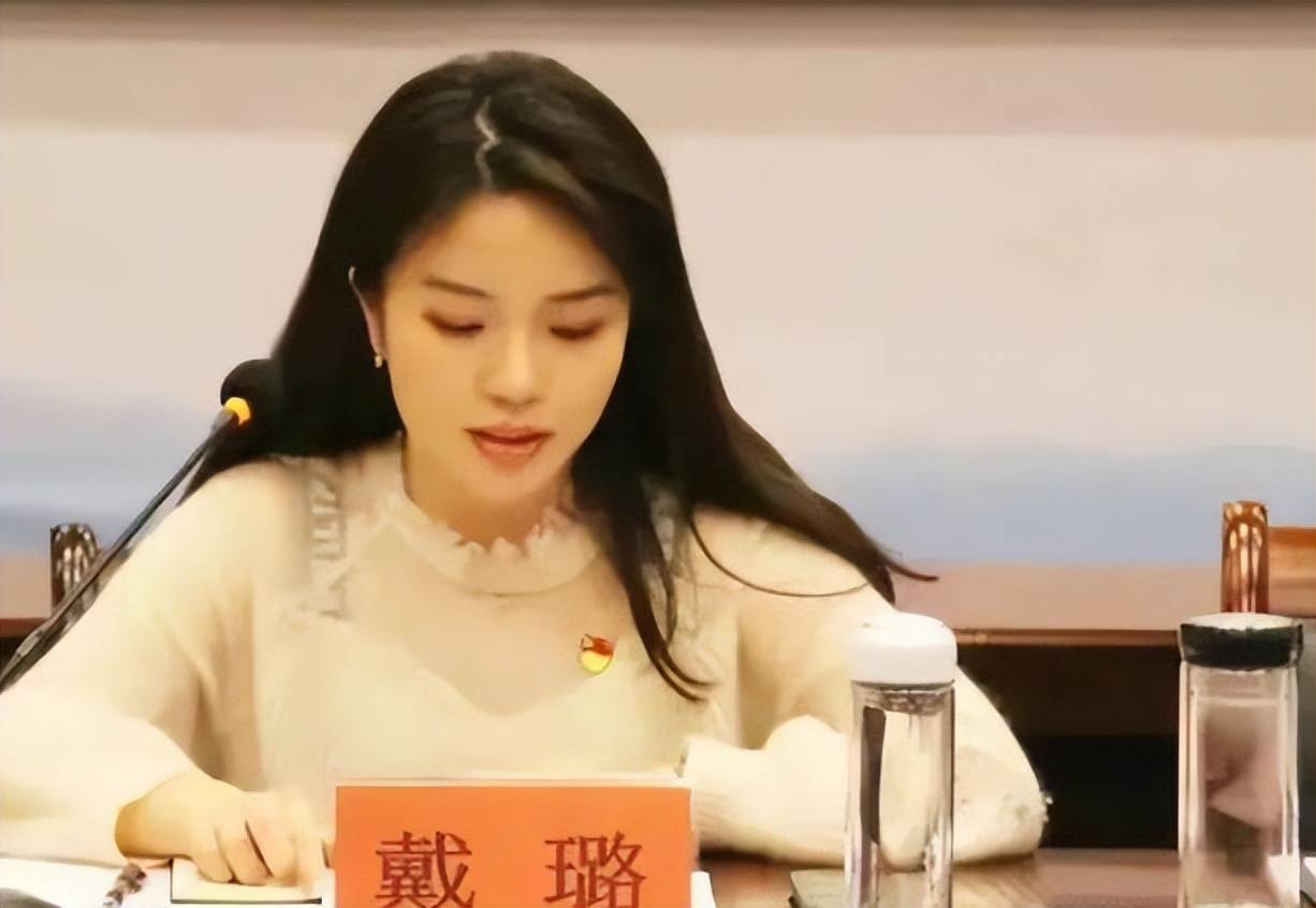 揚州90后女副局長戴璐，也畢業于四川師大，履歷簡單但是不平凡