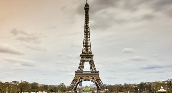 埃菲爾鐵塔是以什么命名的