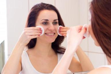 卸妝油怎么用才不傷肌膚膚質(卸妝油怎么用才不傷肌膚)