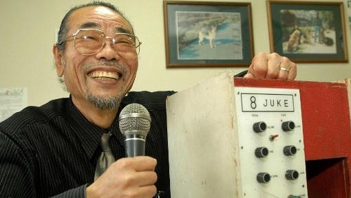 卡拉ok是哪個國家發明的？日本人井上大佑的創意