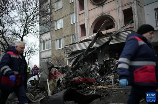 突發墜機！已致18人死亡 烏內務部長身亡