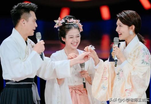 龍洋太漂亮了，笑起來太甜，還有酒窩，還是主持過詩詞大會的才女