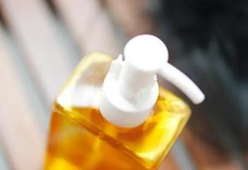 卸妝油怎么乳化干凈（卸妝油怎么乳化）