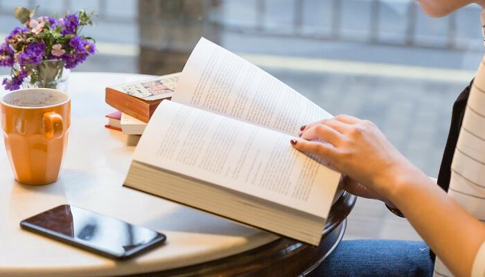 孤鶩與落霞齊飛秋水共長天一色的意思