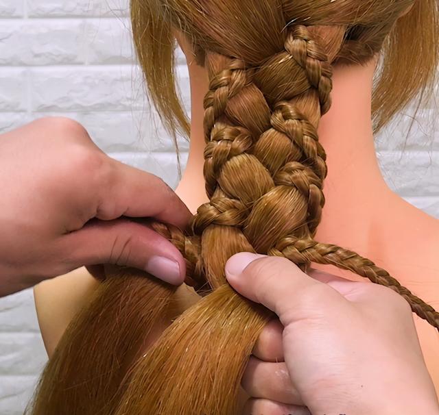 教大家一款大人小孩都適合的辮子，簡單日常的輕時尚編發造型