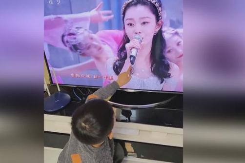 萌娃看春晚高呼要和宋軼結婚!怎么回事？