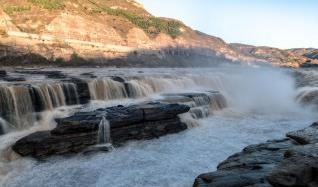 壺口瀑布位于哪兩個(gè)省 黃河壺口瀑布位于哪兩個(gè)省