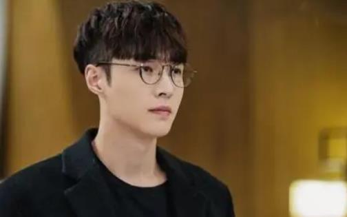 黃金瞳男主和誰在一起了?