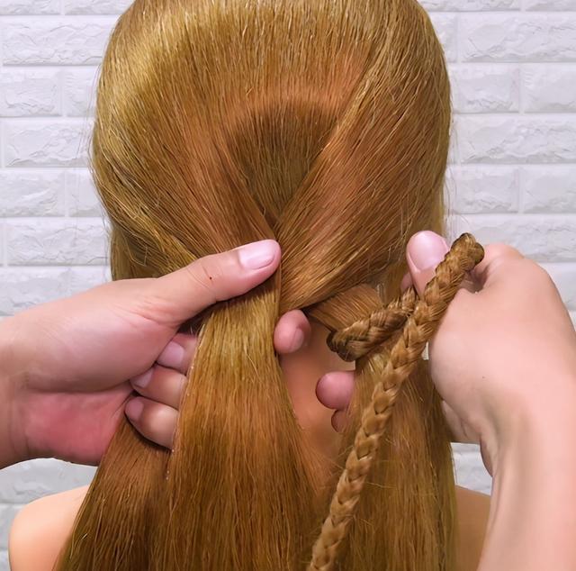 教大家一款大人小孩都適合的辮子，簡單日常的輕時尚編發造型