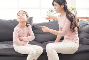 六歲孩子和媽媽頂嘴甚至動手如何教導 六歲孩子和媽媽頂嘴的教育方法