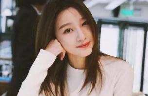 央視主持馬凡舒走秀泳褲