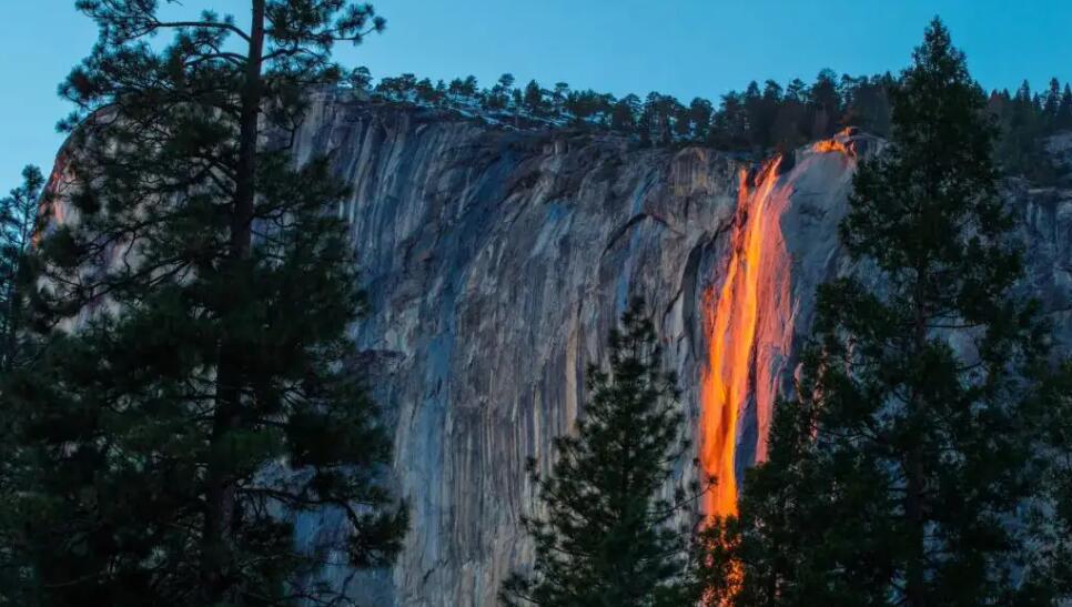 火瀑布:世界上最神奇的瀑布,全球最獨特的火瀑布