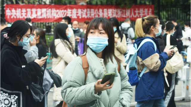 83后有望了！公務(wù)員招考35歲門(mén)檻松動(dòng)，風(fēng)向標(biāo)意義獲輿論肯定