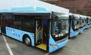 公共汽車每小時行駛多少千米？