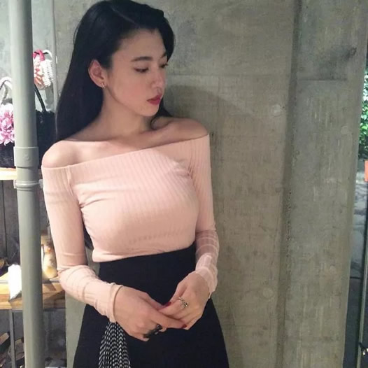 三吉彩花的個人資料照片 有種次元壁破了的感覺