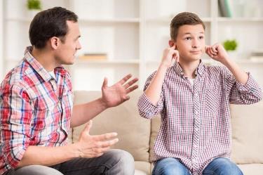 二十歲兒子不愿跟父母交流的原因