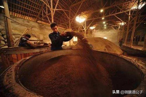 開一個(gè)小酒坊投入多少(解密在農(nóng)村開一家釀酒作坊的成本)