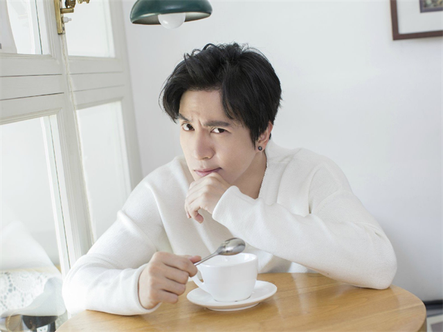 圖中的明星是誰？你知道嗎？