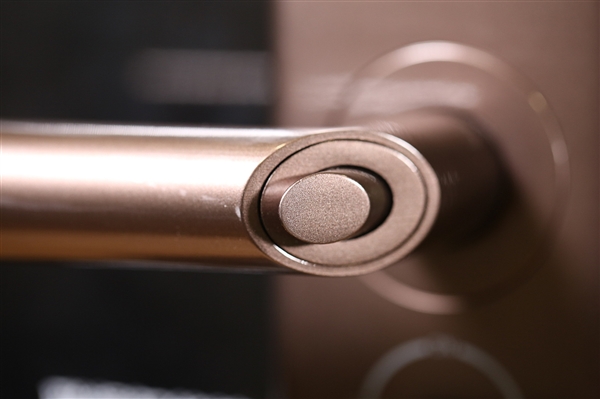 男子深夜回家發現門禁自己輸密碼:還多次點下確認鍵 網友破案了