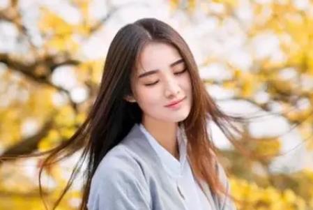 侯澤潤《我把往事化云煙》歌詞完整版