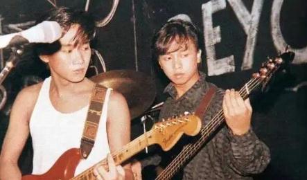 黃家駒死亡真相:舞臺上不慎墜地而亡(傳聞另有隱情)