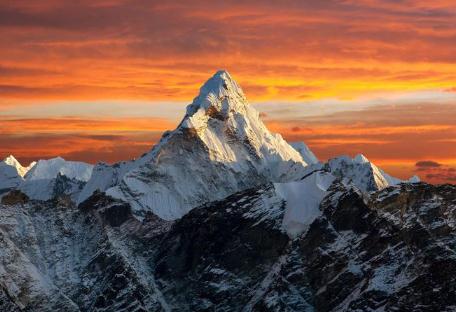 嚴珠峰在不斷長高的原因