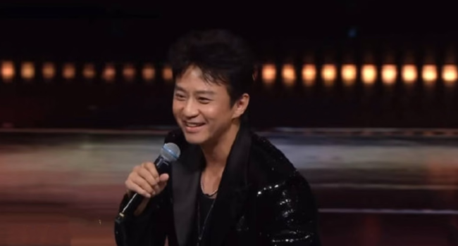 鄧超微博電影之夜被保安架走 爆笑脫口秀引熱議