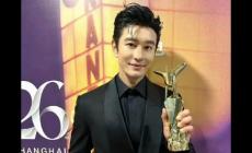 黃曉明拿獎激動到手抖 獲得的獎項是什么怎么回事