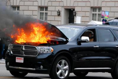 發動機起火怎么辦？發動機起火正確處理方法是什么？