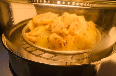 空氣炸鍋怎么炸土豆好吃（空氣炸鍋怎么炸土豆）