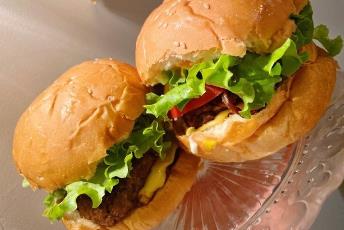 老八秘制小漢堡歌詞完整版可復制