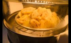 空氣炸鍋怎么炸土豆好吃（空氣炸鍋怎么炸土豆）