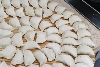 中國人過年為什么要吃餃子呢