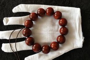 小葉紫檀盤玩時掉色嗎?小葉紫檀掉色正常嗎?